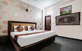 Townhouse 1077 Hotel Noida Galaxy